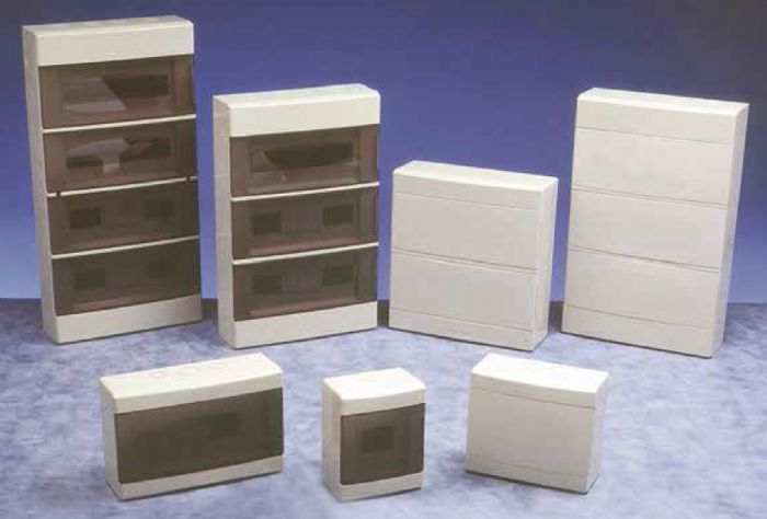 LINEA CUADROS Y CENTROS DE INTERRUPTORES DE SOBREPONER COMBI BOX